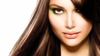 Frau mit hellbraunen Haaren