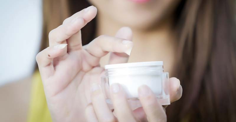 Reichhaltige Creme bei Neurodermitis verwenden